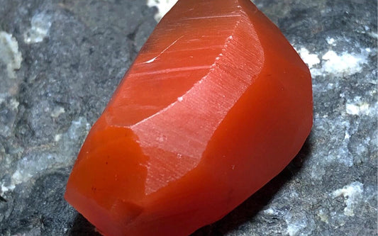 Guide to Red Agate: Meaning, Healing Properties, & Feng Shui Benefits